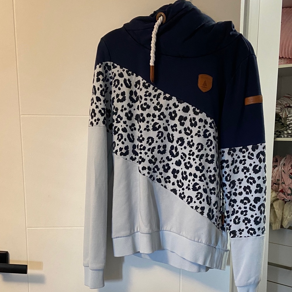 Wanakome Navy, Light Gray & Black Leopard Print Pullover Hoodie